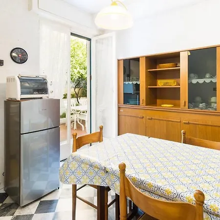 Grazioso Appartamentino A Due Passi Dalla Pista Ciclabile Con Giardino E Garage * Санремо
